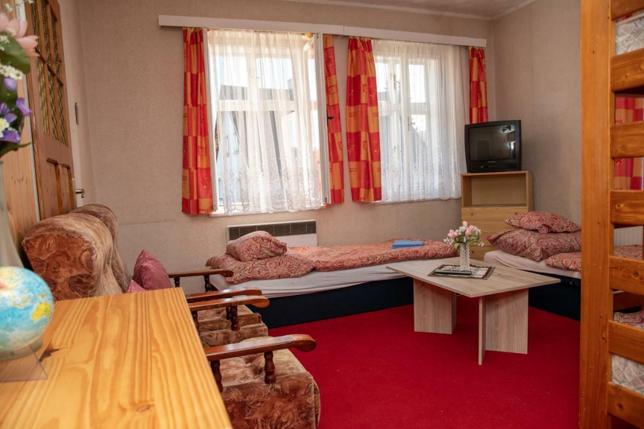 U Kocoura Pod Klinovcem Apartment Kovarska